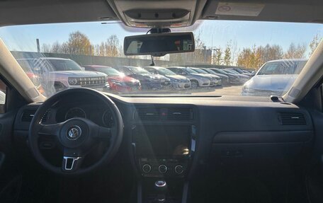 Volkswagen Jetta VI, 2013 год, 900 000 рублей, 25 фотография