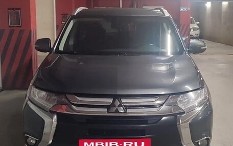 Mitsubishi Outlander III рестайлинг 3, 2018 год, 1 990 000 рублей, 4 фотография
