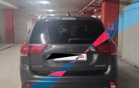 Mitsubishi Outlander III рестайлинг 3, 2018 год, 1 990 000 рублей, 3 фотография