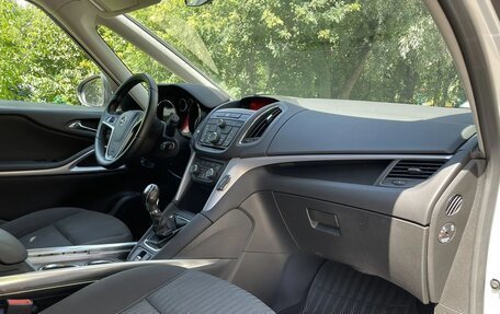 Opel Zafira C рестайлинг, 2012 год, 899 000 рублей, 8 фотография