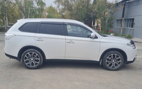 Mitsubishi Outlander III рестайлинг 3, 2014 год, 1 546 000 рублей, 8 фотография