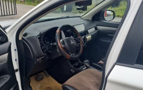 Mitsubishi Outlander III рестайлинг 3, 2014 год, 1 546 000 рублей, 9 фотография