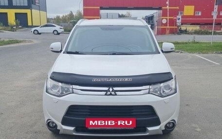 Mitsubishi Outlander III рестайлинг 3, 2014 год, 1 546 000 рублей, 2 фотография