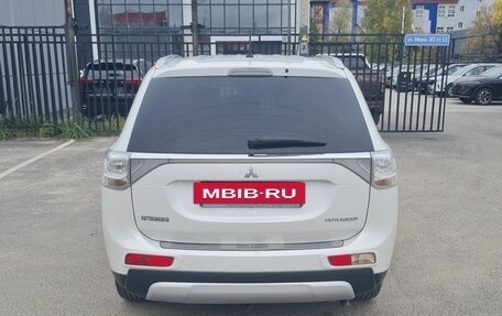 Mitsubishi Outlander III рестайлинг 3, 2014 год, 1 546 000 рублей, 5 фотография