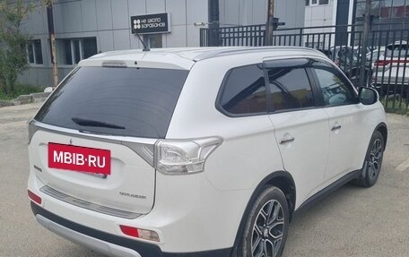 Mitsubishi Outlander III рестайлинг 3, 2014 год, 1 546 000 рублей, 6 фотография