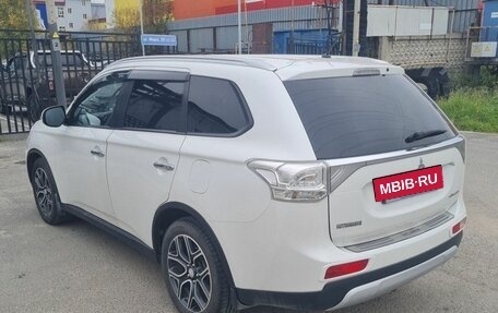 Mitsubishi Outlander III рестайлинг 3, 2014 год, 1 546 000 рублей, 4 фотография