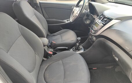 Hyundai Solaris II рестайлинг, 2012 год, 529 000 рублей, 9 фотография