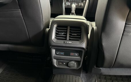 Volkswagen Tiguan II, 2018 год, 2 000 000 рублей, 27 фотография