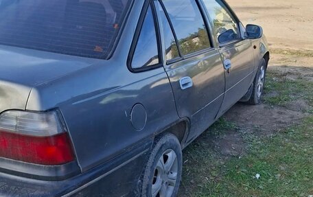 Daewoo Nexia I рестайлинг, 2001 год, 100 000 рублей, 3 фотография