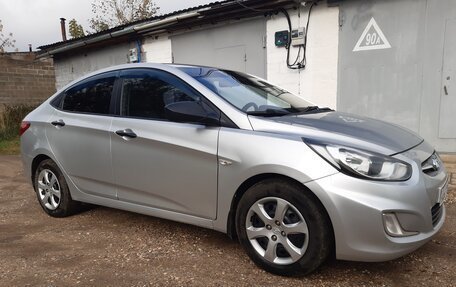 Hyundai Solaris II рестайлинг, 2013 год, 695 000 рублей, 3 фотография
