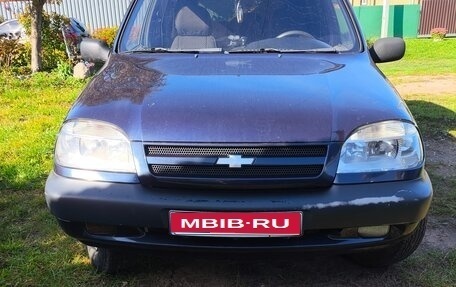 Chevrolet Niva I рестайлинг, 2004 год, 350 000 рублей, 1 фотография