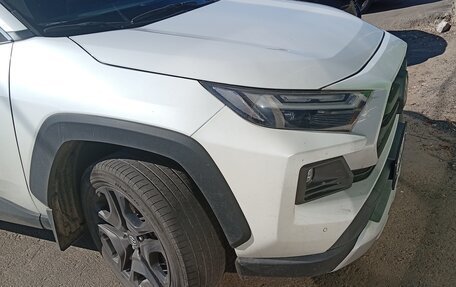 Toyota RAV4, 2023 год, 3 800 000 рублей, 2 фотография