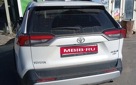Toyota RAV4, 2023 год, 3 800 000 рублей, 3 фотография