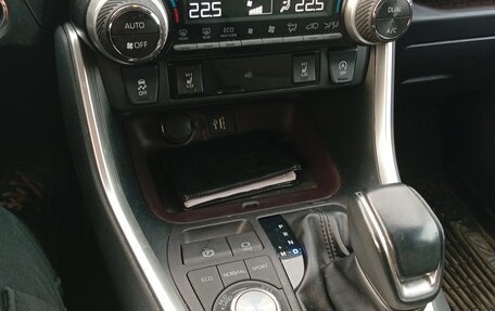 Toyota RAV4, 2023 год, 3 800 000 рублей, 9 фотография