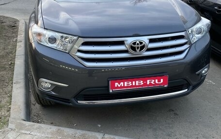 Toyota Highlander III, 2012 год, 2 100 000 рублей, 1 фотография