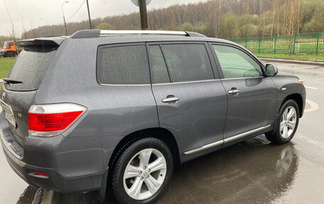 Toyota Highlander III, 2012 год, 2 100 000 рублей, 2 фотография