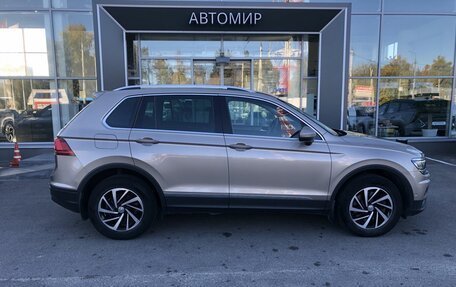 Volkswagen Tiguan II, 2018 год, 2 400 000 рублей, 4 фотография