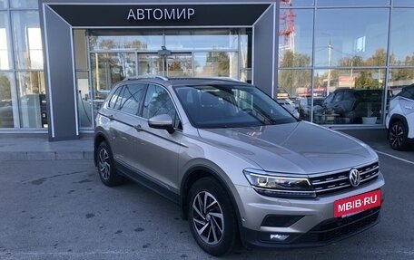 Volkswagen Tiguan II, 2018 год, 2 400 000 рублей, 3 фотография