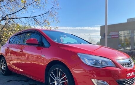 Opel Astra J, 2010 год, 600 000 рублей, 1 фотография