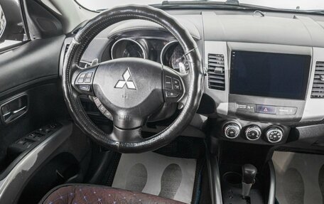Mitsubishi Outlander III рестайлинг 3, 2010 год, 1 399 000 рублей, 17 фотография