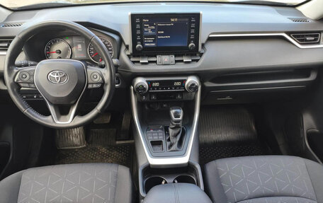 Toyota RAV4, 2020 год, 2 750 000 рублей, 9 фотография