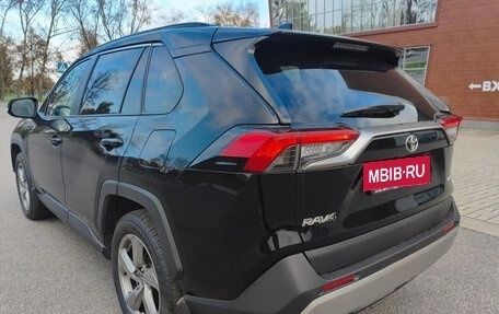 Toyota RAV4, 2020 год, 2 750 000 рублей, 4 фотография