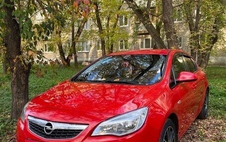 Opel Astra J, 2010 год, 600 000 рублей, 2 фотография