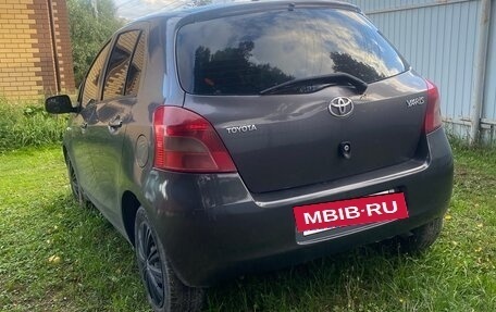 Toyota Yaris III рестайлинг, 2007 год, 540 000 рублей, 3 фотография