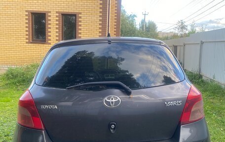 Toyota Yaris III рестайлинг, 2007 год, 540 000 рублей, 4 фотография