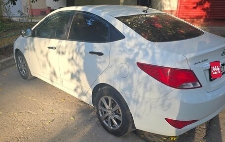Hyundai Solaris II рестайлинг, 2015 год, 777 000 рублей, 2 фотография