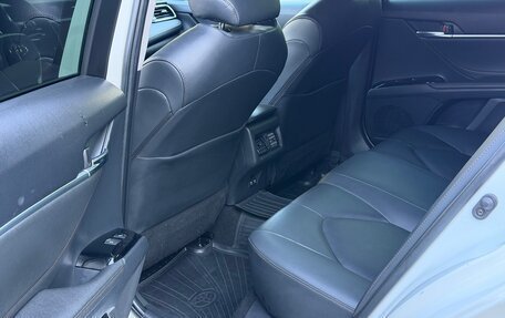 Toyota Camry, 2019 год, 2 400 000 рублей, 16 фотография
