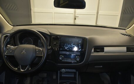 Mitsubishi Outlander III рестайлинг 3, 2016 год, 1 767 000 рублей, 8 фотография