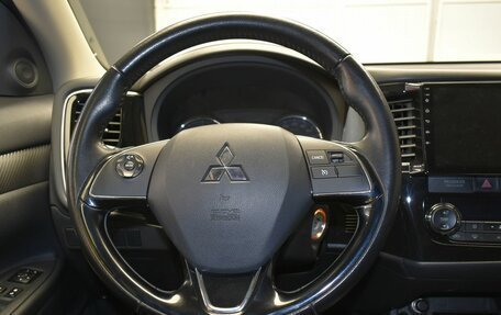 Mitsubishi Outlander III рестайлинг 3, 2016 год, 1 767 000 рублей, 10 фотография