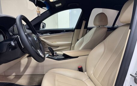 BMW 5 серия, 2018 год, 2 700 000 рублей, 18 фотография