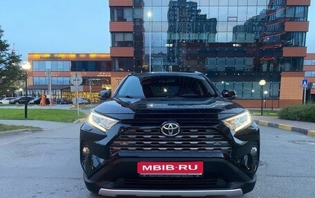 Toyota RAV4, 2021 год, 3 380 000 рублей, 1 фотография