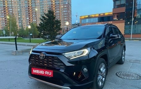 Toyota RAV4, 2021 год, 3 380 000 рублей, 3 фотография