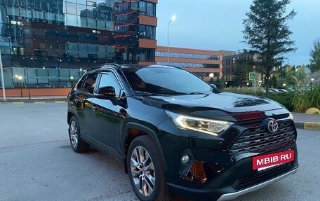 Toyota RAV4, 2021 год, 3 380 000 рублей, 2 фотография