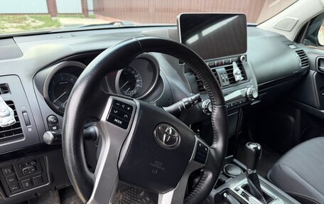 Toyota Land Cruiser Prado 150 рестайлинг 2, 2015 год, 4 000 000 рублей, 12 фотография