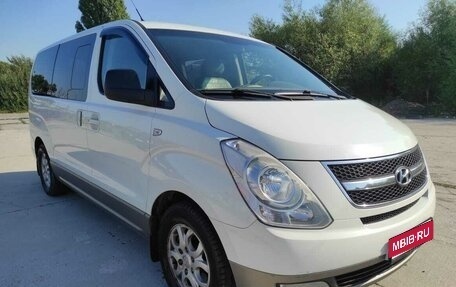 Hyundai H-1 II рестайлинг, 2010 год, 1 100 000 рублей, 1 фотография