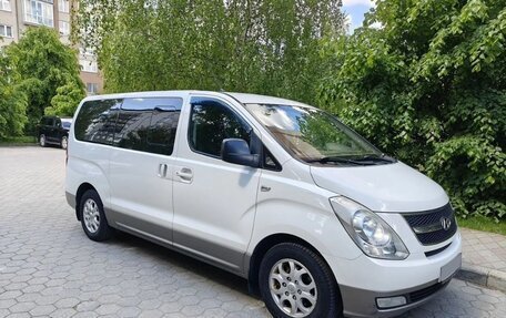 Hyundai H-1 II рестайлинг, 2010 год, 1 100 000 рублей, 2 фотография