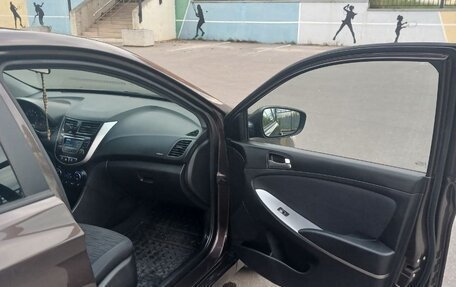 Hyundai Solaris II рестайлинг, 2015 год, 950 000 рублей, 23 фотография