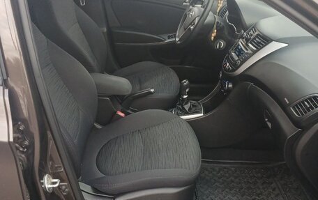 Hyundai Solaris II рестайлинг, 2015 год, 950 000 рублей, 24 фотография