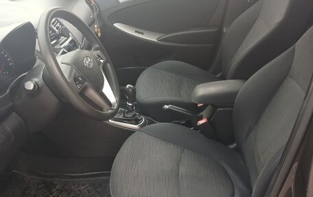 Hyundai Solaris II рестайлинг, 2015 год, 950 000 рублей, 19 фотография