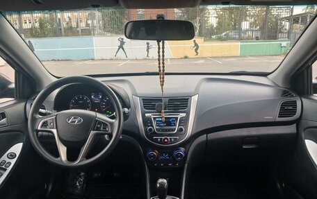 Hyundai Solaris II рестайлинг, 2015 год, 950 000 рублей, 17 фотография