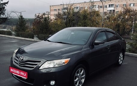 Toyota Camry, 2011 год, 1 300 000 рублей, 2 фотография