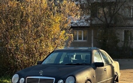 Mercedes-Benz E-Класс, 1997 год, 300 000 рублей, 1 фотография
