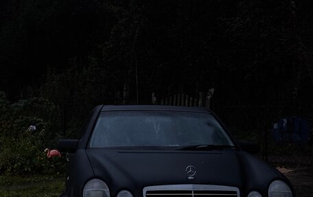 Mercedes-Benz E-Класс, 1997 год, 300 000 рублей, 2 фотография