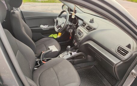 KIA Rio III рестайлинг, 2013 год, 750 000 рублей, 24 фотография