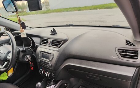 KIA Rio III рестайлинг, 2013 год, 750 000 рублей, 25 фотография