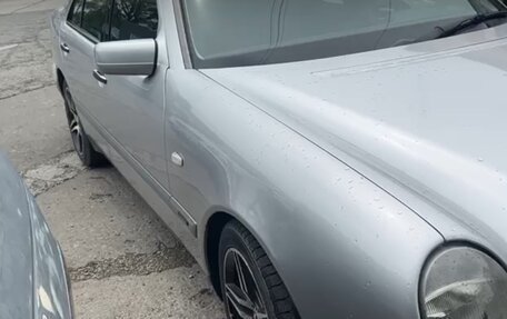 Mercedes-Benz E-Класс, 1998 год, 650 000 рублей, 2 фотография
